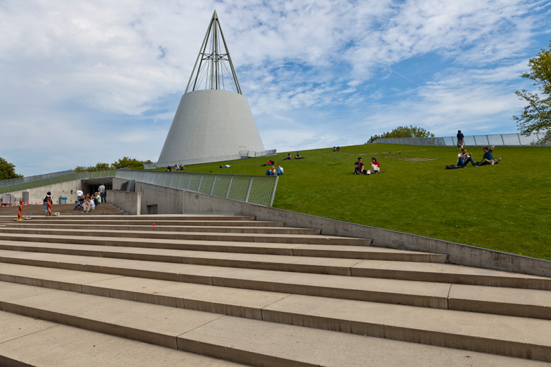 Delft, NL: TU Zentralbibliothek Haupteingang West (Mecanoo-Architekten 1998)